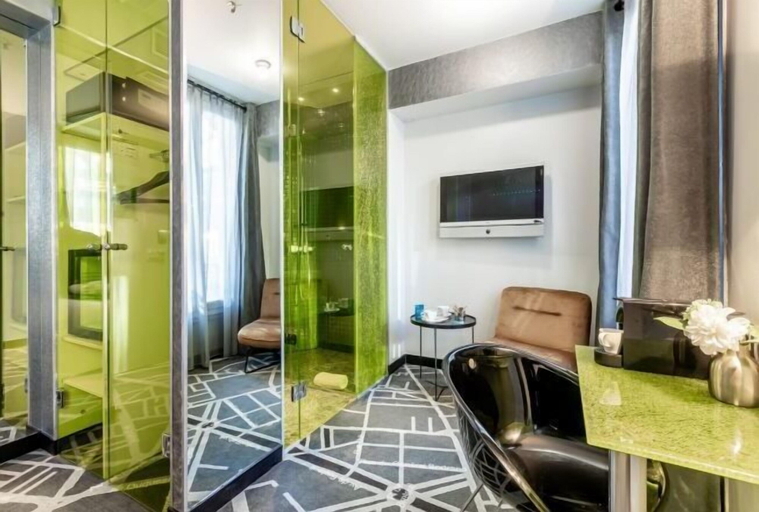 Room 2, Sublim 401, Paris