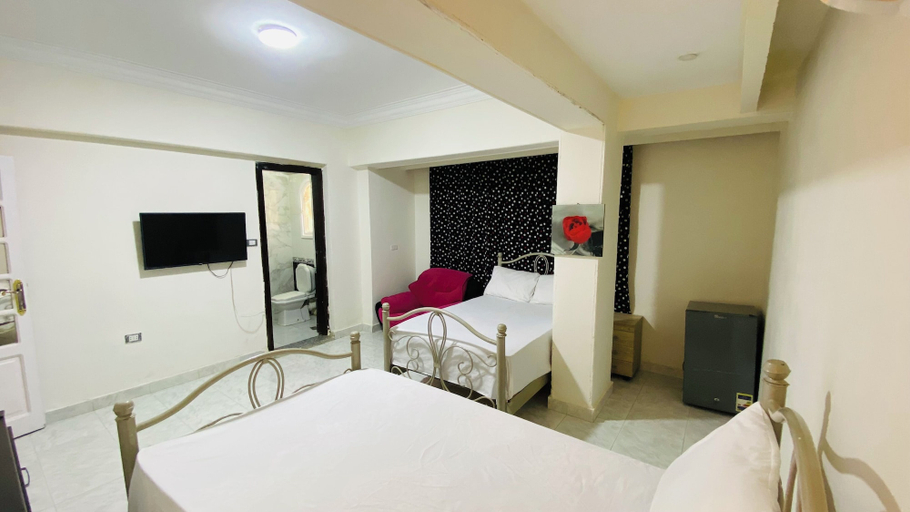 Room 4, Triangle Pyramids Boutique, Unorganized in Al Jizah