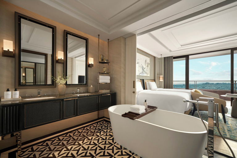 Bathroom 5, InterContinental Halong Bay Resort by IHG, Hạ Long