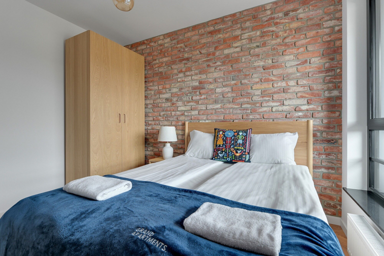 Room 2, Doki 136 by Grand Apartments, Gdańsk City