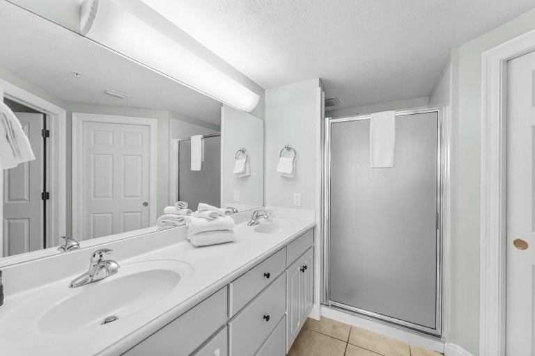 Bathroom 3, Treasure Island 1102, Bay