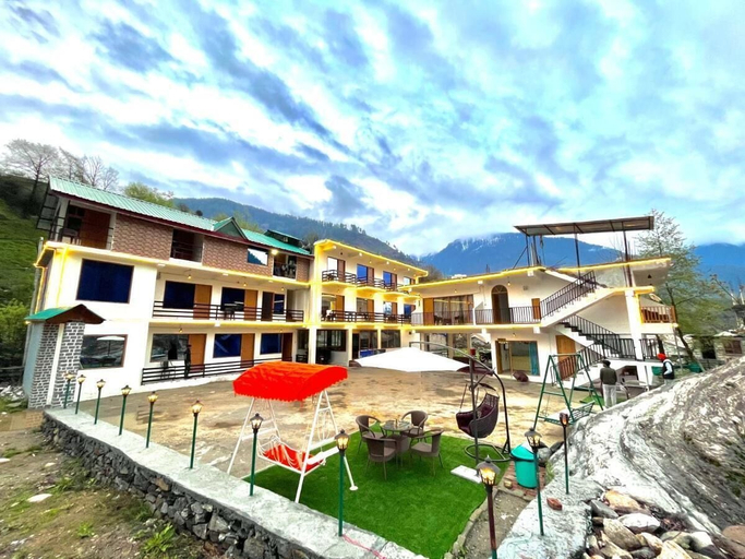 Exterior & Views