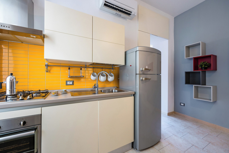 Private kitchen 5, Metro Università Apartment by Wonderful Italy, Napoli