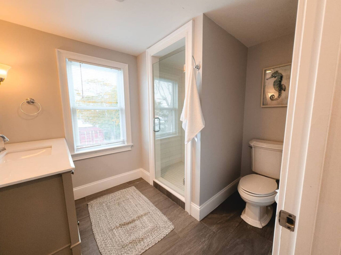 Room 5, Water Access 5-bed 2-bath Retreat, Barnstable