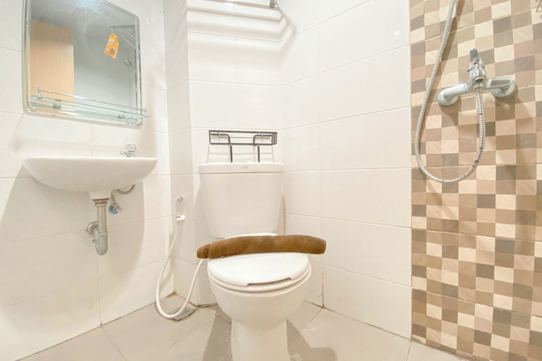 Bathroom 2, Brown Toned 1Br Without Living Room Apartment At The Alton, Semarang
