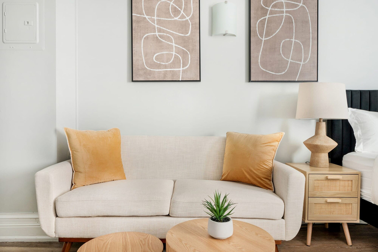 Room 4, 73-410 Luxury 24 DM New Studio UWS Gym Laundry, New York
