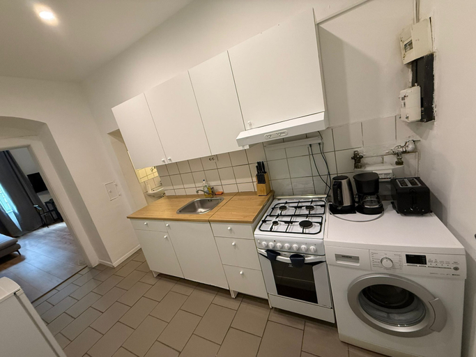 Private kitchen 4, Comfy 2BR Apt Westbahnhof Area, Wien