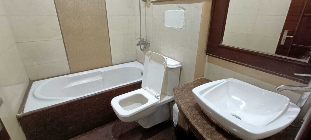 Bathroom 3, Roomshala Hotel J JOy, Delhi