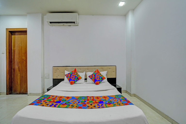 Room 3, Fabexpress Square Inn, Bhopal