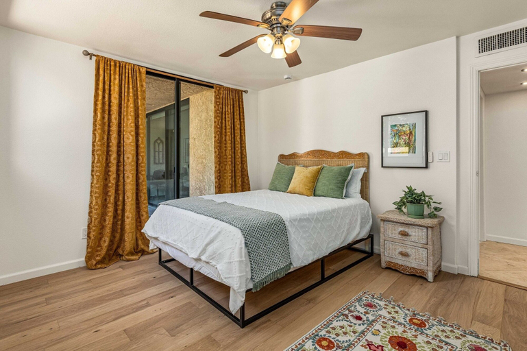 Room 4, La Jolla Gem 3 Bedroom Condo, San Diego