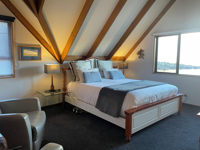 Room 5, The Embassy B&B, Queenstown-Lakes