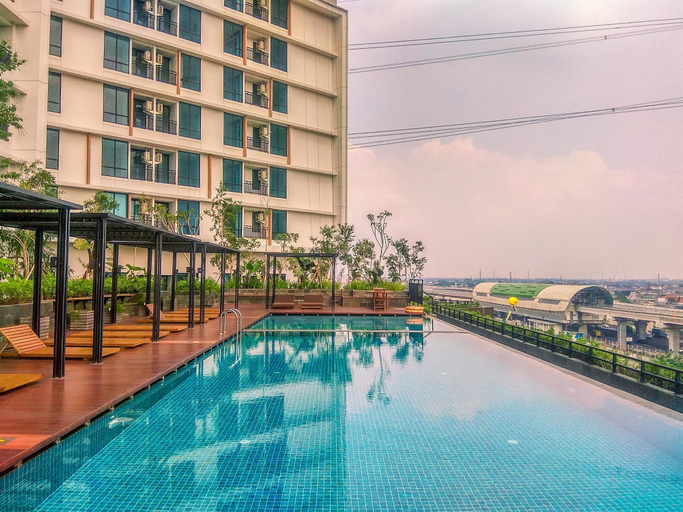 Pool 5, Monochromatic Studio At Lrt City Bekasi Apartment, Bekasi