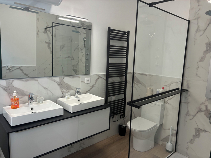 Bathroom, hôtel du Pharo, Bouches-du-Rhône