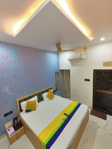 Room 4, Hotel Vrrinda Residency Varanasi, Varanasi