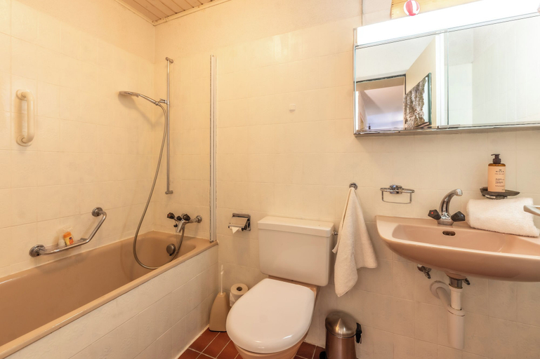 Bathroom 2, Apartment Familienzauber- city center, Visp