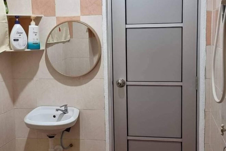 Bathroom 4, 13 Taman Seraya Homestay, Seremban