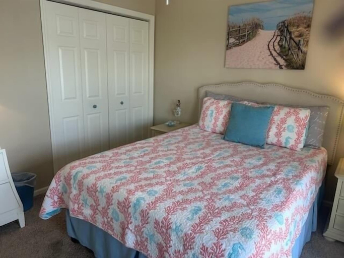 Room 3, 218 Brunswick 3 Bedroom Home by RedAwning, Brunswick