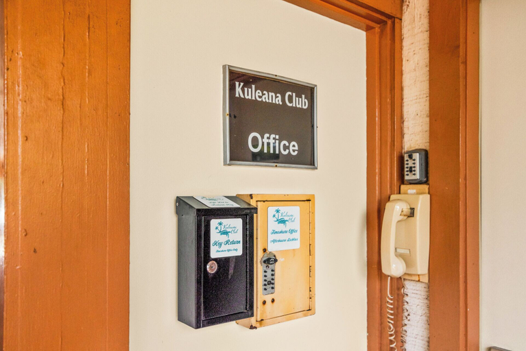 Check-in/check-out kiosk 4, Kuleana Club - 722, Maui
