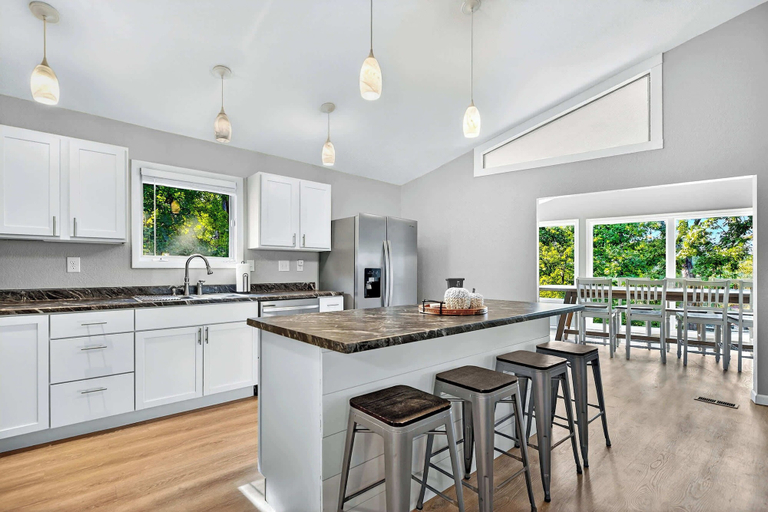 Private kitchen 2, Greens and Gators For 20ppl, Camden