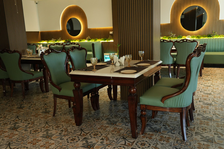 Restaurant 5, The Regent Hotel, Rupnagar