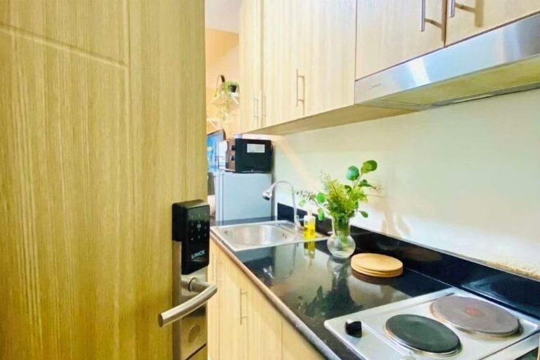Private kitchen, Ai-Stay 78 at Shore 2 T1, Pasay City