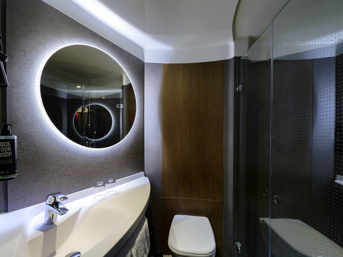 Bathroom 5, ibis Muenchen Parkstadt Schwabing, München