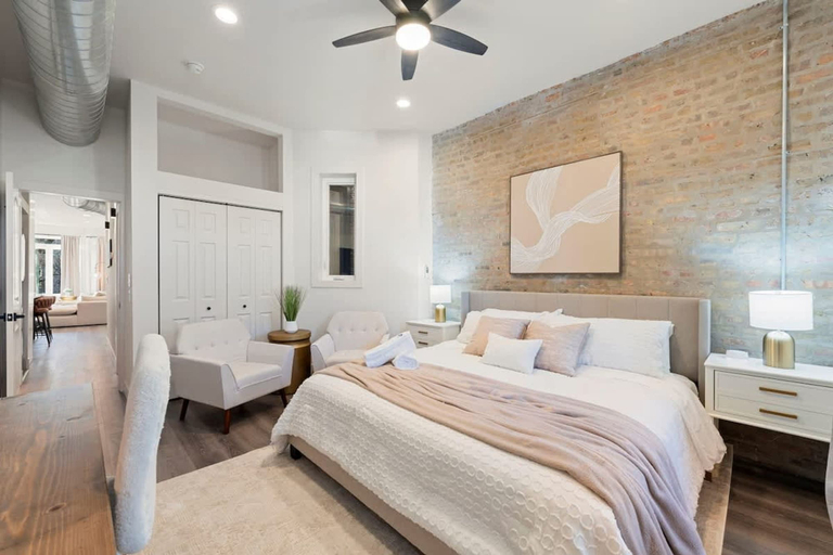 Room 3, Luxury 2BR Condo in Wicker Park, Cook