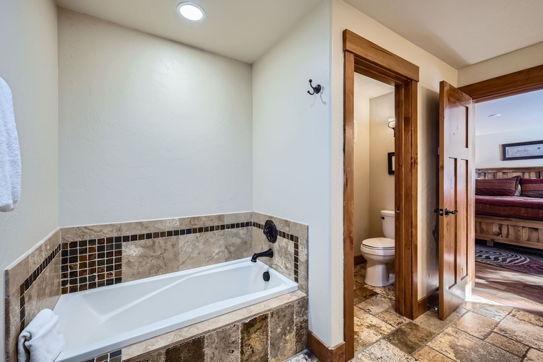 Bathroom 5, Casa De Plata 5 Bedroom Home by RedAwning, Summit