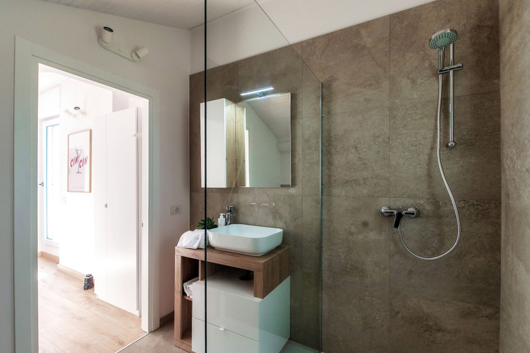 Bathroom 3, Villa Jolie, Como