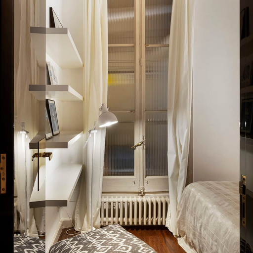 Room 5, Artist Modernist 3-br Gem Next to Paseo de Gracia, Barcelona