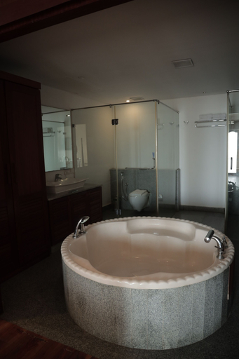 Bathroom 5, By The Bay Kovalam, Thiruvananthapuram