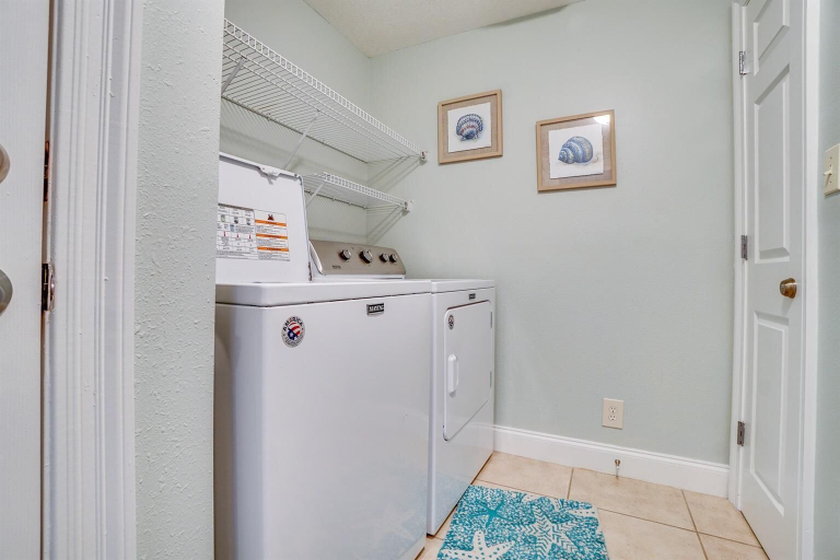 Bathroom 4, Calypso 1-202, Bay
