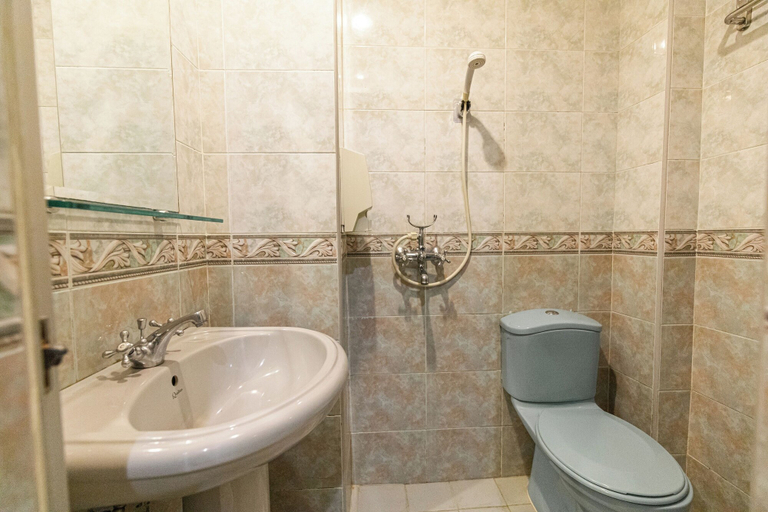 Bathroom 4, Hotel Fuji, Singapura