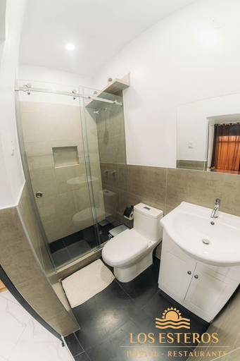 Bathroom, Los Esteros, Trujillo