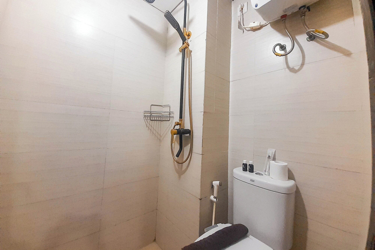 Bathroom 3, Industrial Look 2Br At Gateway Pasteur Apartment, Bandung