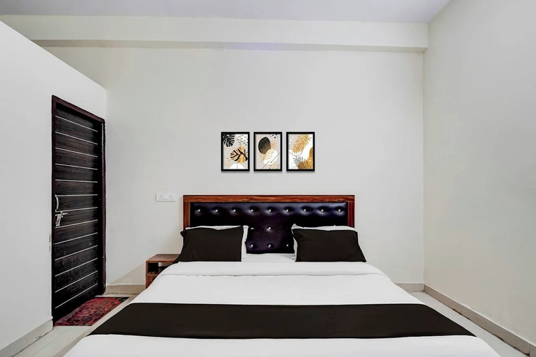 Room 4, Hotel Heaven Peacock Noida, Gautam Buddha Nagar