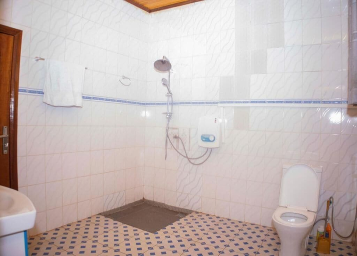 Bathroom 2, Kibagabaga Comfort Stay, Gasabo