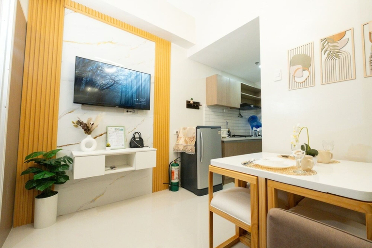 Living area 5, Modern Retreat with Private Balcony, Lapu-Lapu City