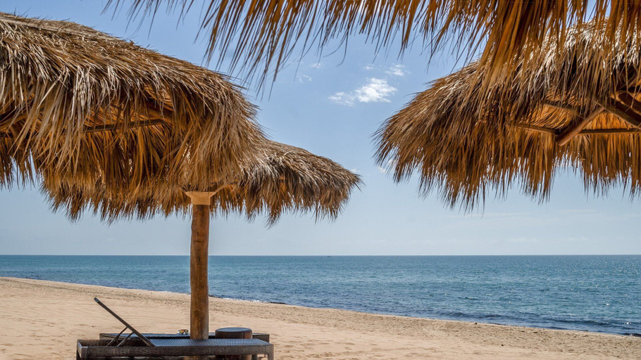 Beach, Breathtaking 2 BR 2.5 Bath Corner Beach Front Condominium Encantame 505, Puerto Peñasco