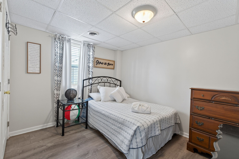 Room 2, Coastal Retreat Steps From Private Beach 2 Bedroom Apts, Horry
