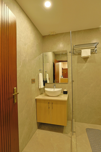 Bathroom 5, Millora Cyber Suites, Gurgaon