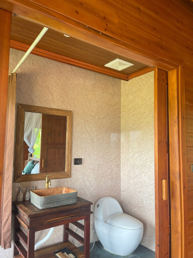 Bathroom 5, Bong Benh Retreat, Hoàng Su Phì
