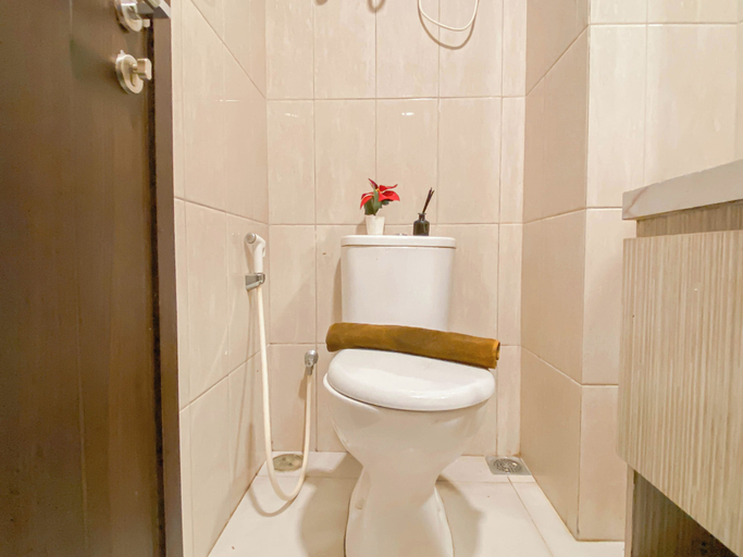 Bathroom 5, Soft Modern Studio At Citra Living Apartment, West Jakarta