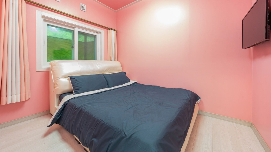 Bedroom 2, Gapyeong Windmill Pension, Gapyeong