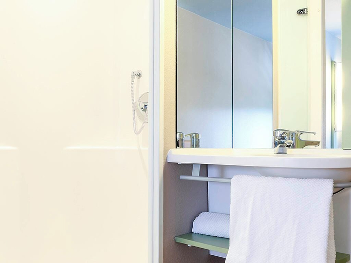 Bathroom, ibis budget Nancy Centre, Meurthe-et-Moselle