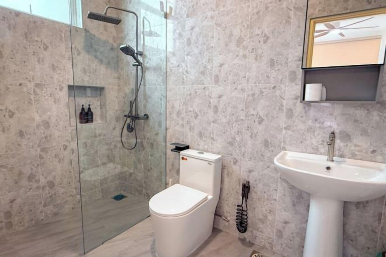 Bathroom 3, Aesthetic Muji Pool Villa in Ipoh 5BR 24Pax, Kinta