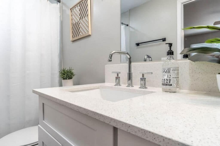 Bathroom 4, Stylish 1BR Urban Retreat, Houston