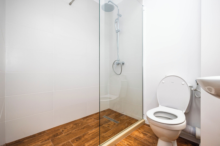 Bathroom 4, Stefan Building Mamaia Nord, Navodari