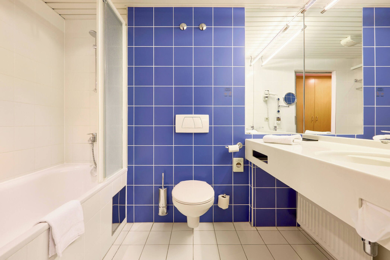 Bathroom 5, Hotel Strudlhof, Wien
