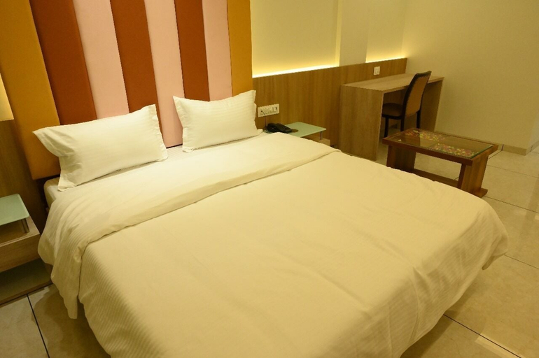 Bedroom 3, HOTEL PARQOTEL, Valsad